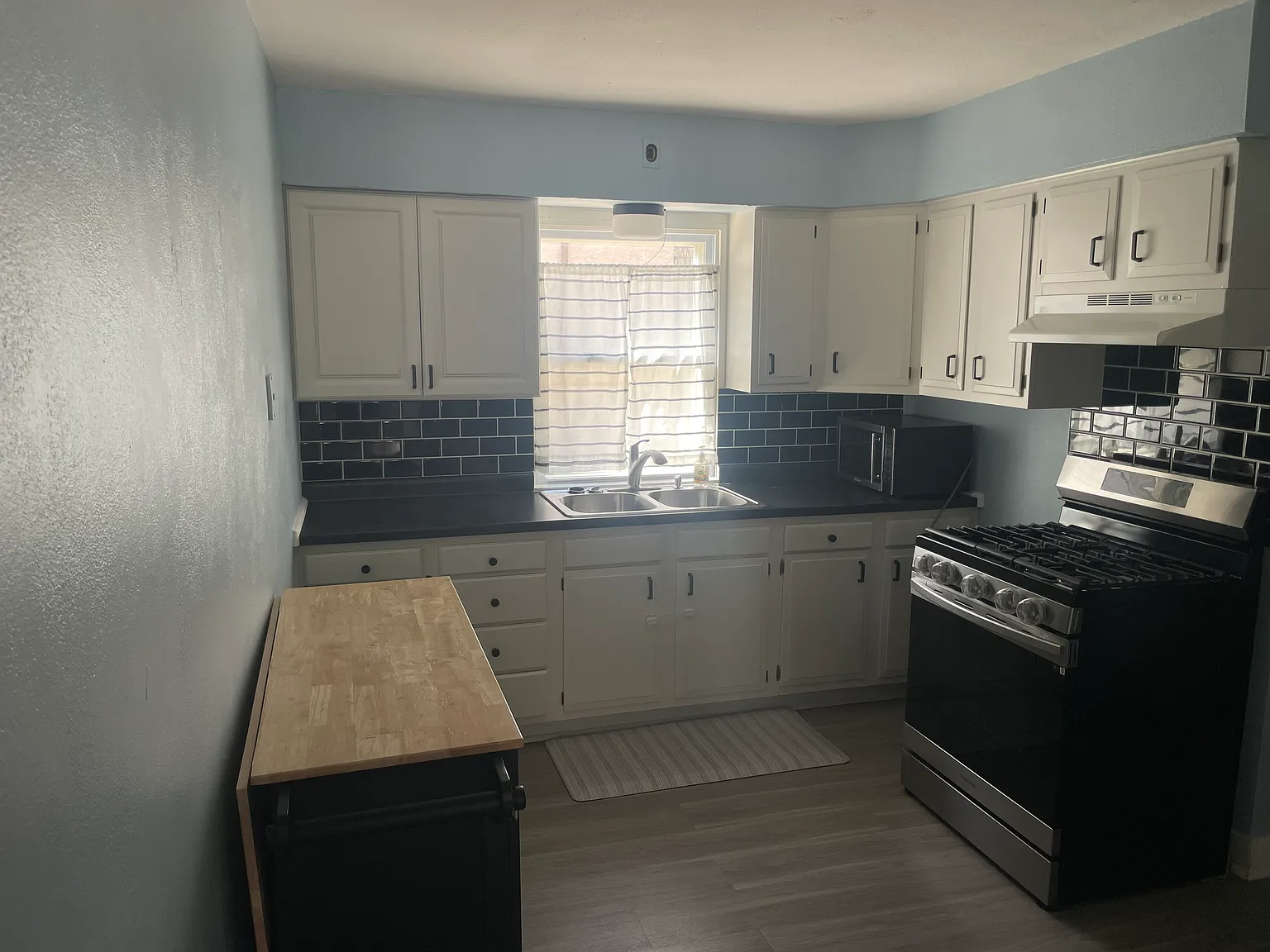 2 bed, 1150 sqft, $1,600 — Photo 2