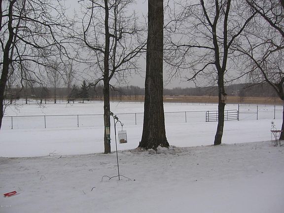 5th image of 221 1st Ave