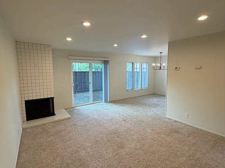 2060 Camel Ln #4 — Photo 2