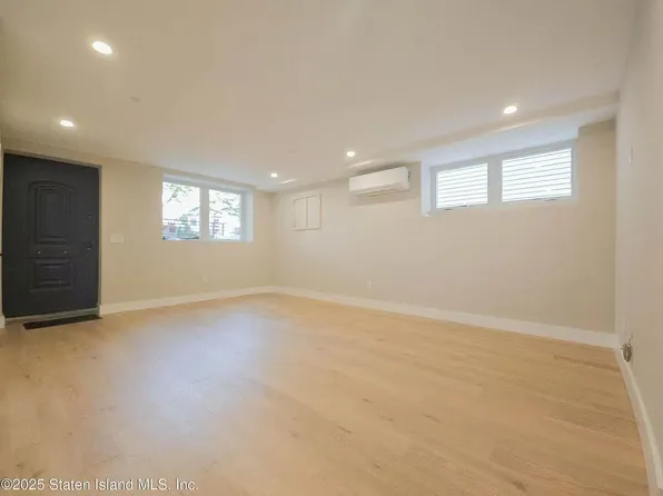 334 Van Duzer St #1, Staten Island, NY 10304