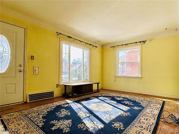 3rd image of 3330 Grovewood Ave