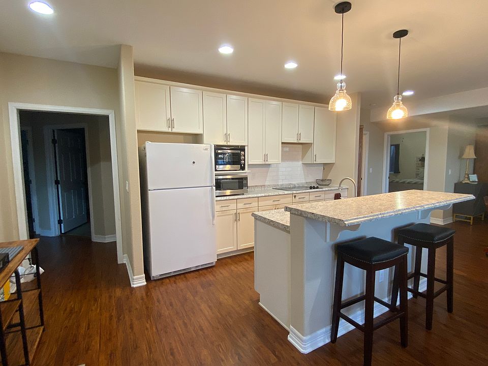 1st image of 220 Eagle Pines Dr