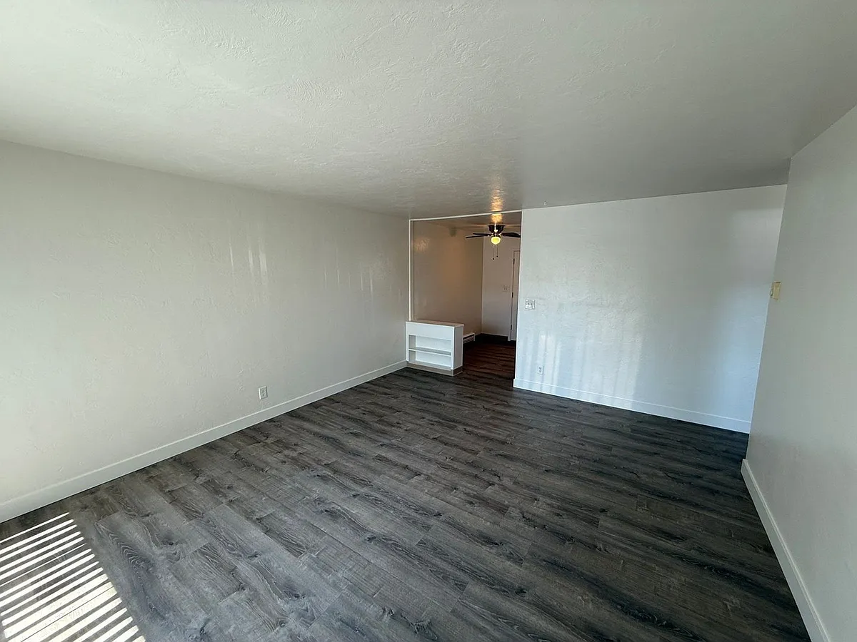 Building Photo - 1835 Beach Ave NE #4