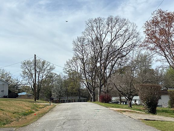 5th image of 10 Hampton Ct