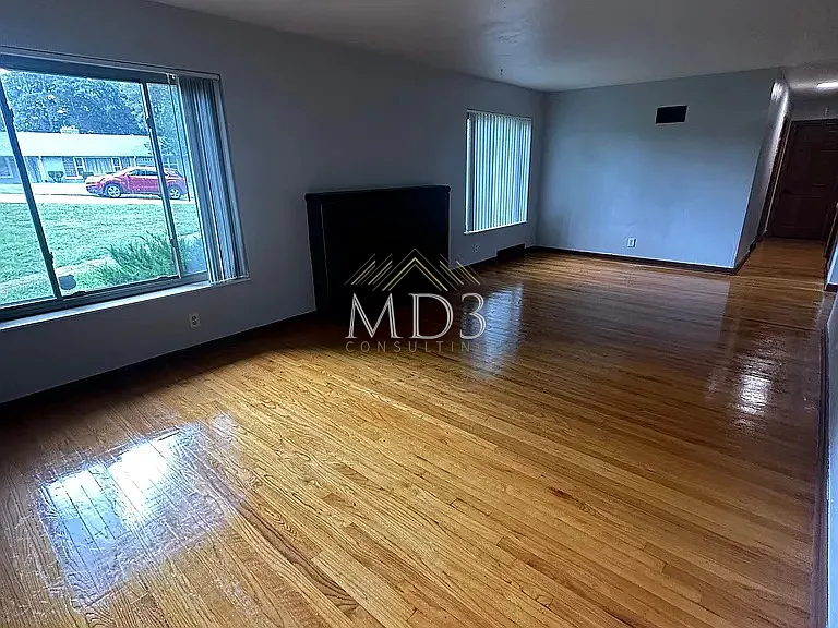 4 bed, 1.5 bath, 1222 sqft, $1,900 — Photo 3