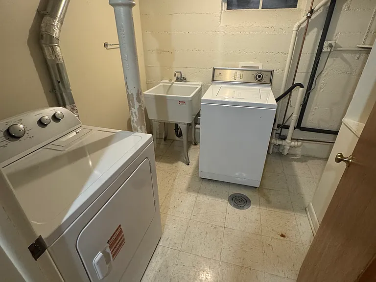 Washer & dryer included