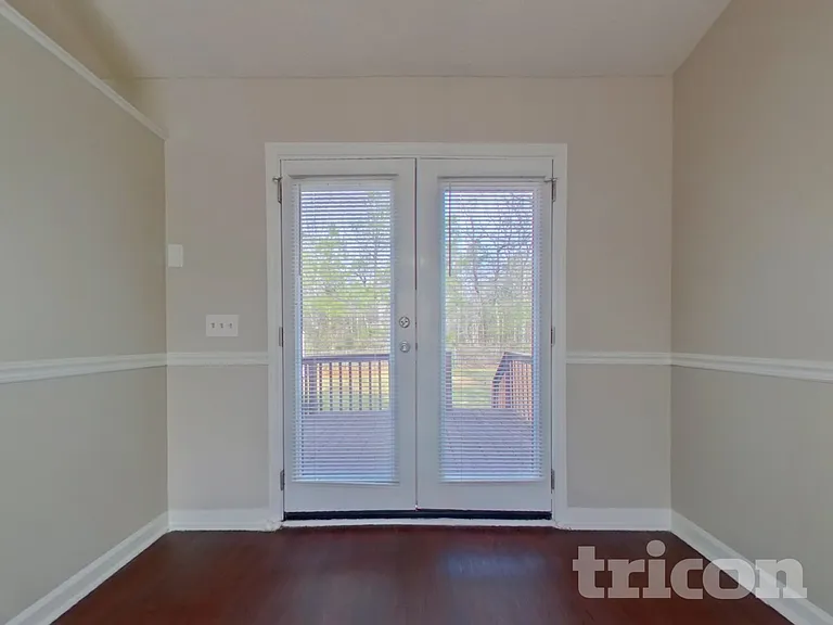 425 Northshore Ct — Photo 4