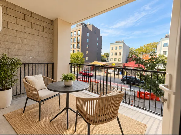 995 Rogers Avenue image 1 of 9