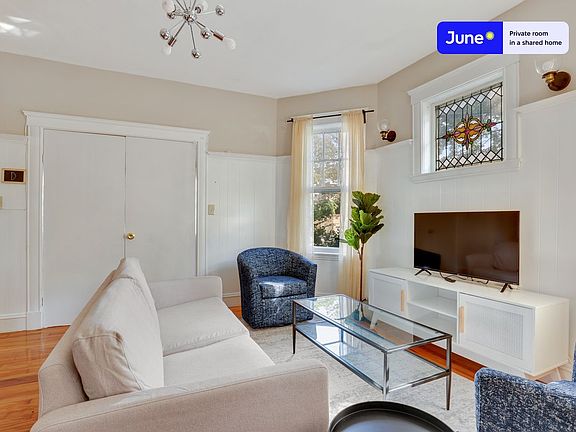 3rd image of 61 Lithgow St #D