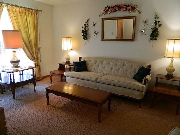 5th image of 621 Candler Dr