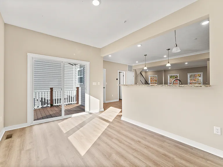 705 Ravenshire Ct — Photo 10