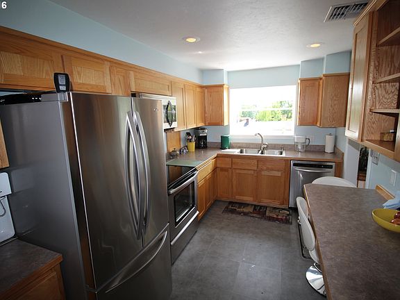 5th image of 734 Knoll Ave