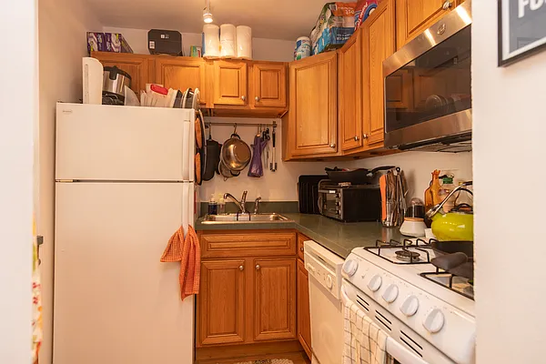 Sold by Rhona Realty | media 8