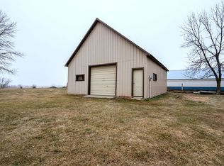 2850 Matthew Dr, Windom, MN 56101