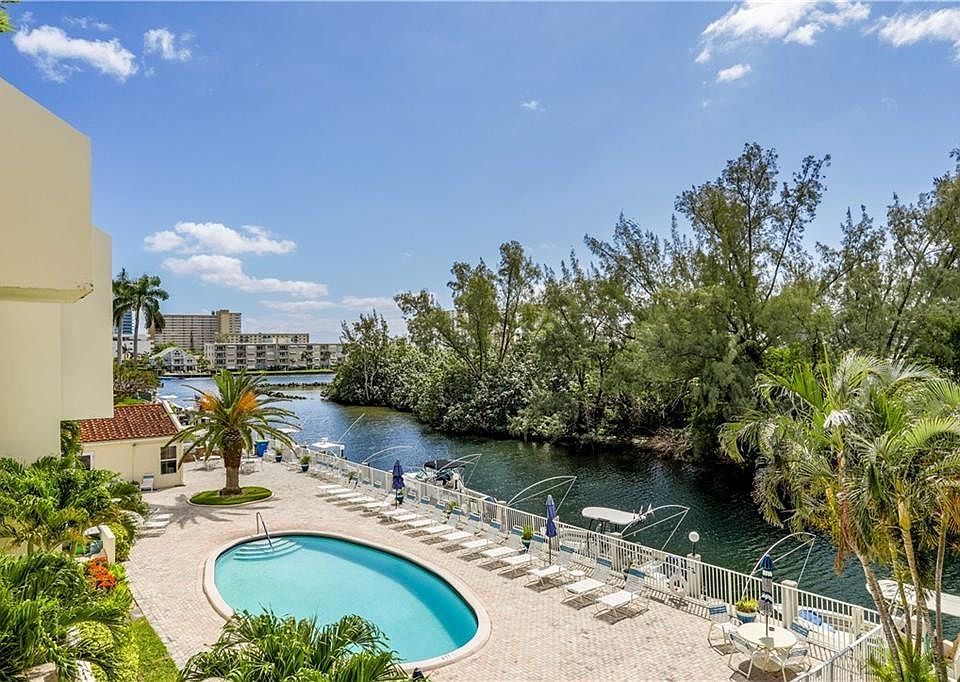 1st image of 2850 NE 14th Street Causeway #201