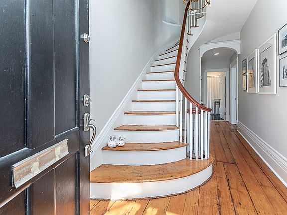 2nd image of 27 Saint James St