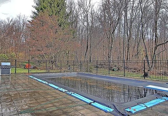 5th image of 27 Brentwood Dr