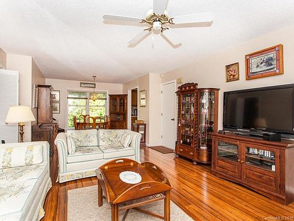 4th image of 325 Colony Ln