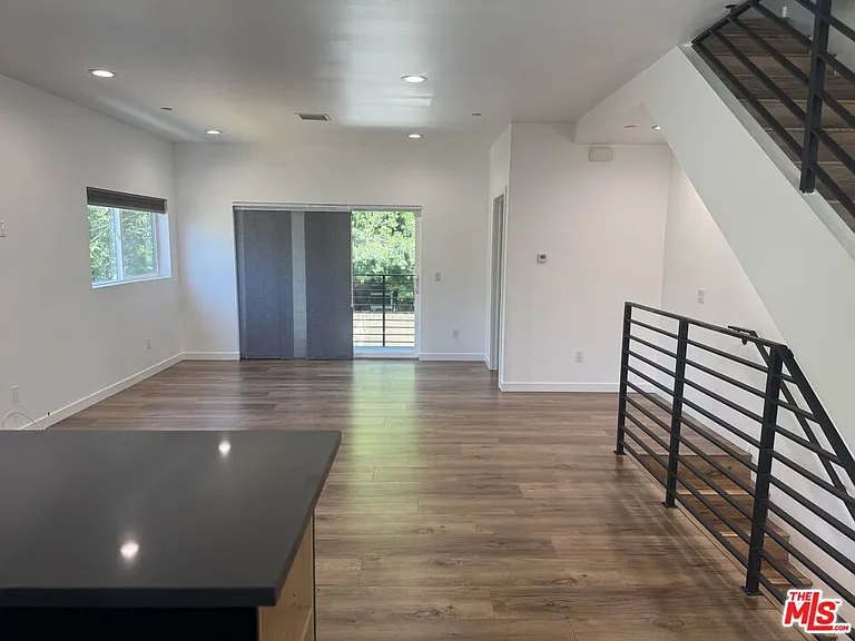 5638 Woodman — Photo 7