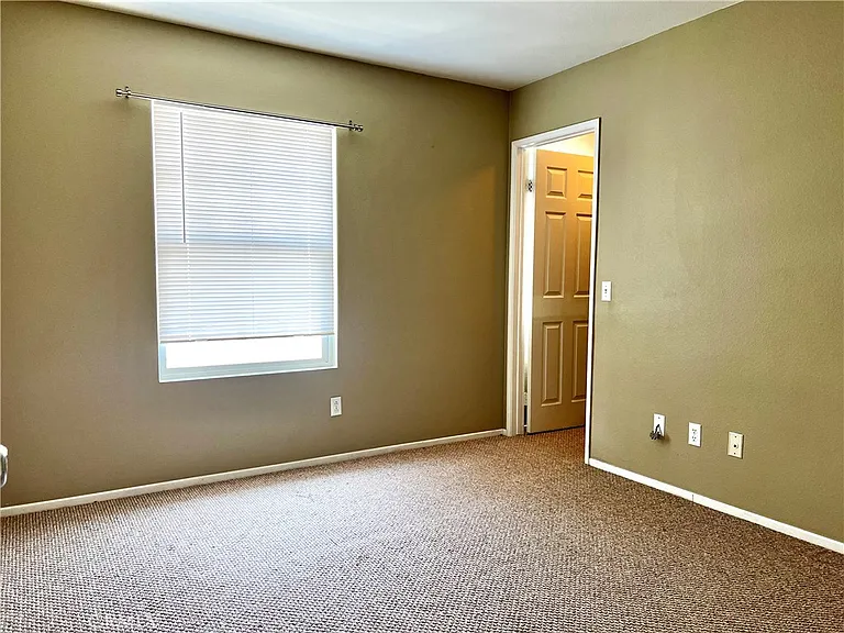 42180 Calabria Dr — Photo 16
