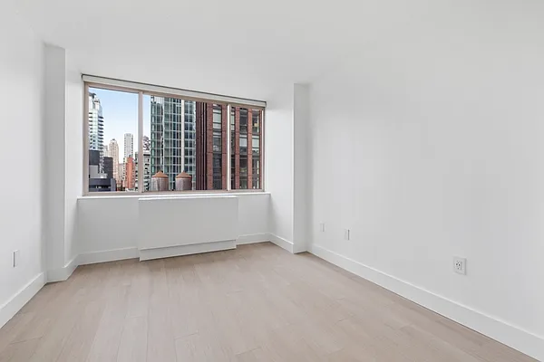 Rented by Greystar | media 6