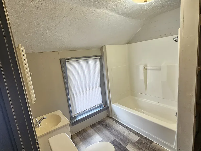 1124 Home Ave — Photo 9