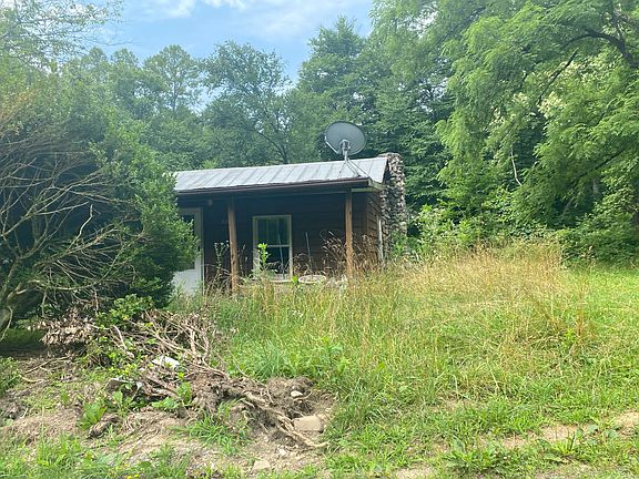 2nd image of 863 Sprucey Ln