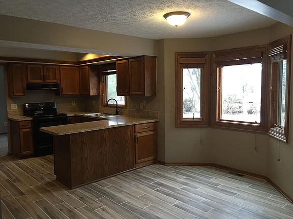 5th image of 11301 Meadowcroft St