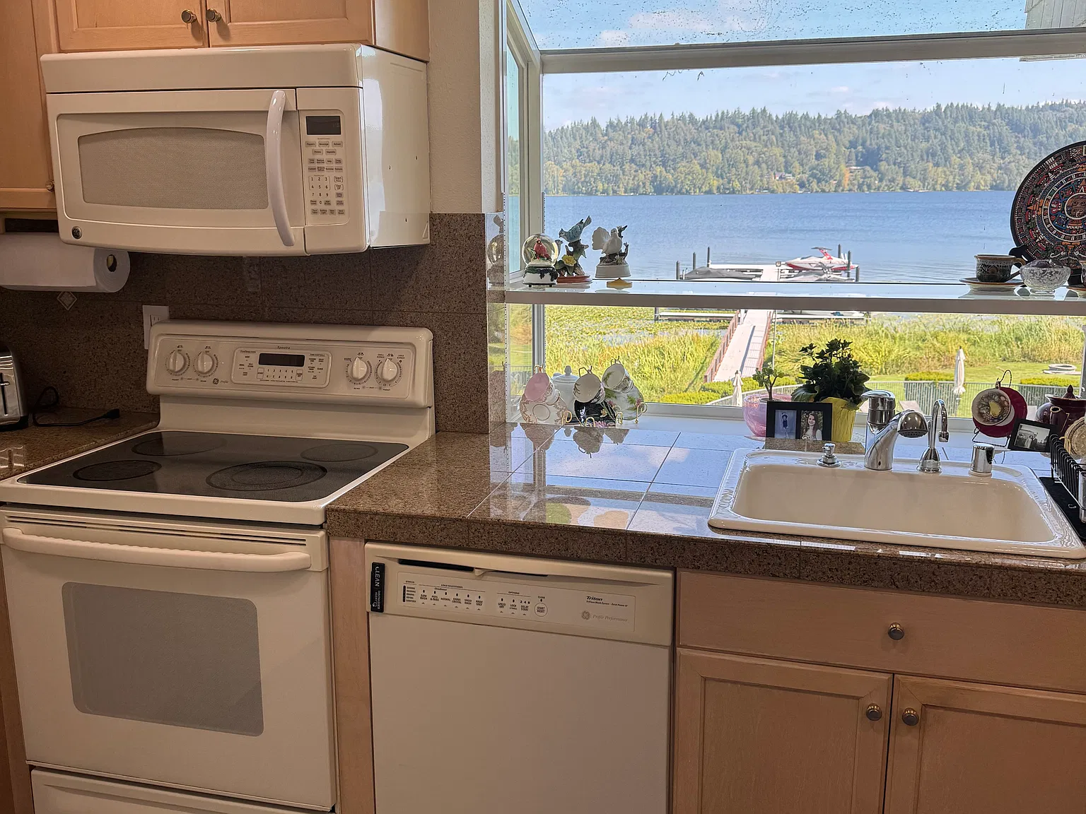 2 bed, 1.5 bath, 1102 sqft, $4,500 — Photo 3