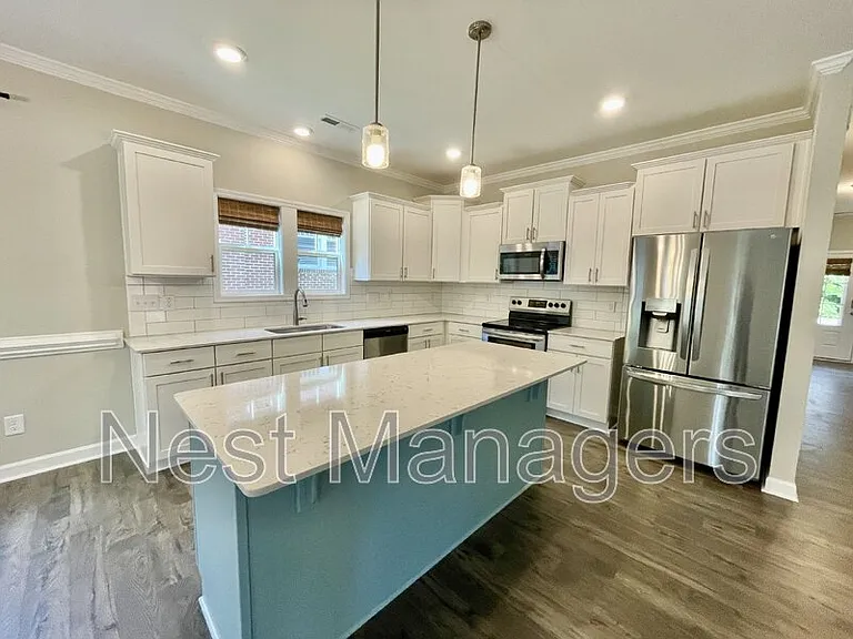 1102 Norwood St — Photo 9