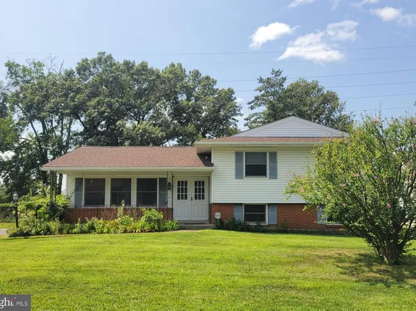 214 Williamsburg Rd, Sterling, VA 20164