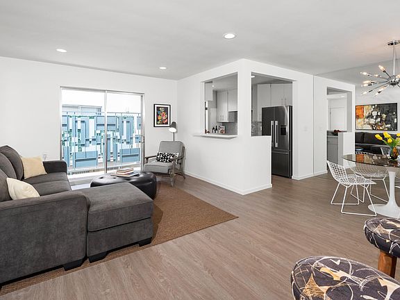 5th image of 936 N San Vicente Blvd #14