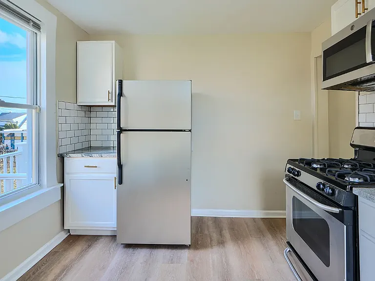 3016 Hamilton Ave #2 — Photo 4