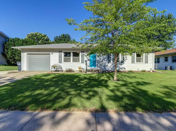 1216 N 13th St, Clinton, IA 52732