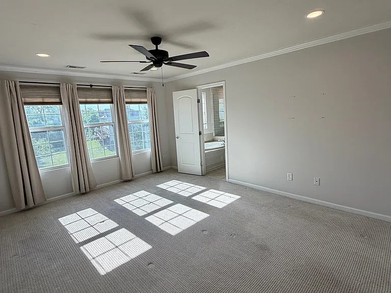 5975 N Pointe Dr — Photo 18