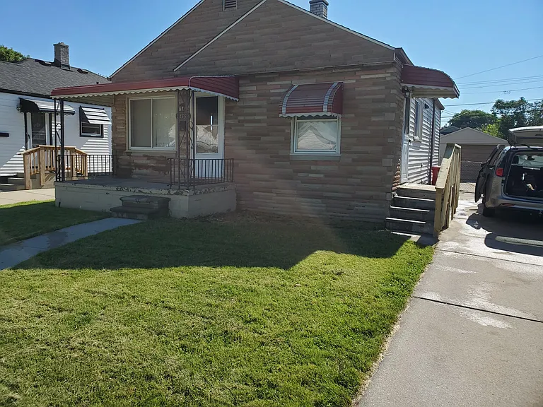 24552 Wilmot Ave — Photo 1