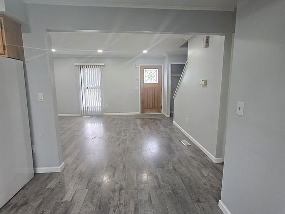 3rd image of 8410 Hickory Dr