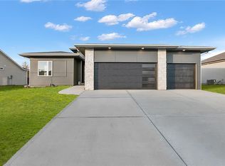 1807 Winchester Dr, Pleasant Hill, MO 64080
