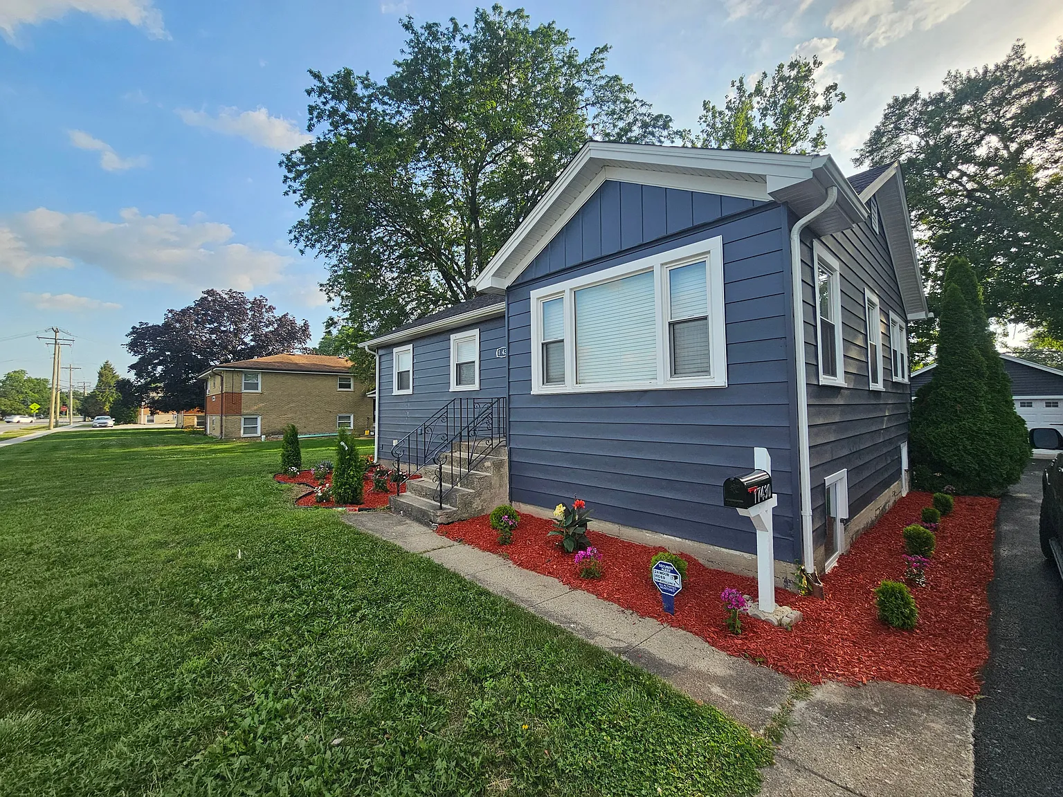 4 bed, 2.0 bath, 1800 sqft, $3,175 — Photo 2