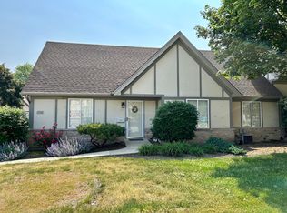 1710 Willow Circle Dr, Crest Hill, IL 60403