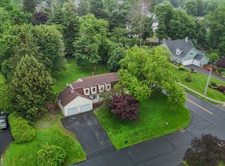 2 Sequoia Dr, Cromwell, CT 06416