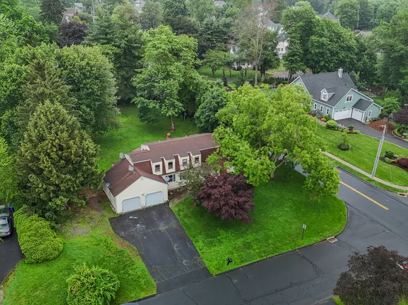2 Sequoia Drive, Cromwell, CT 06416