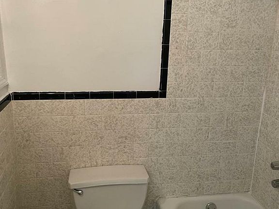 5th image of 84 Saratoga Ave APT 2C