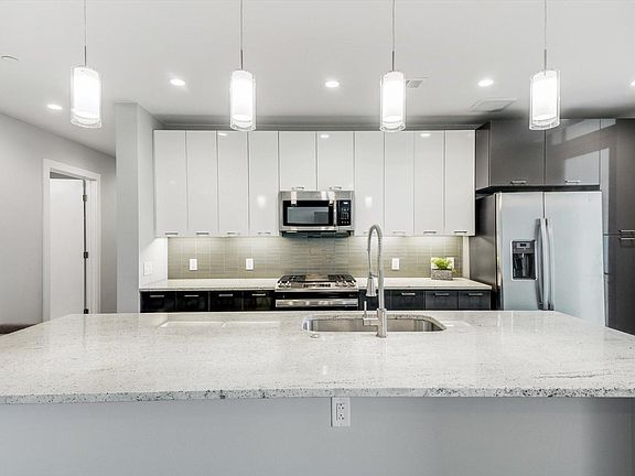 5th image of 3030 Oliver Ave #1605