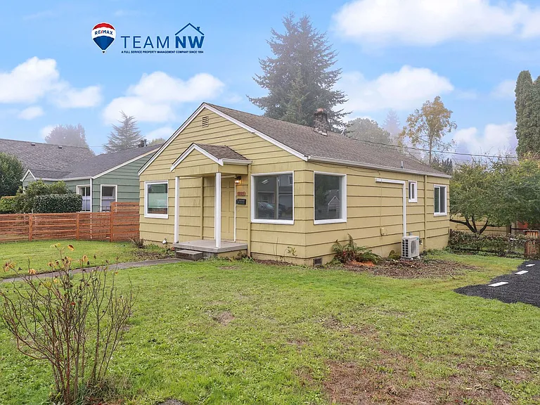 1223 Puget St NE — Photo 1