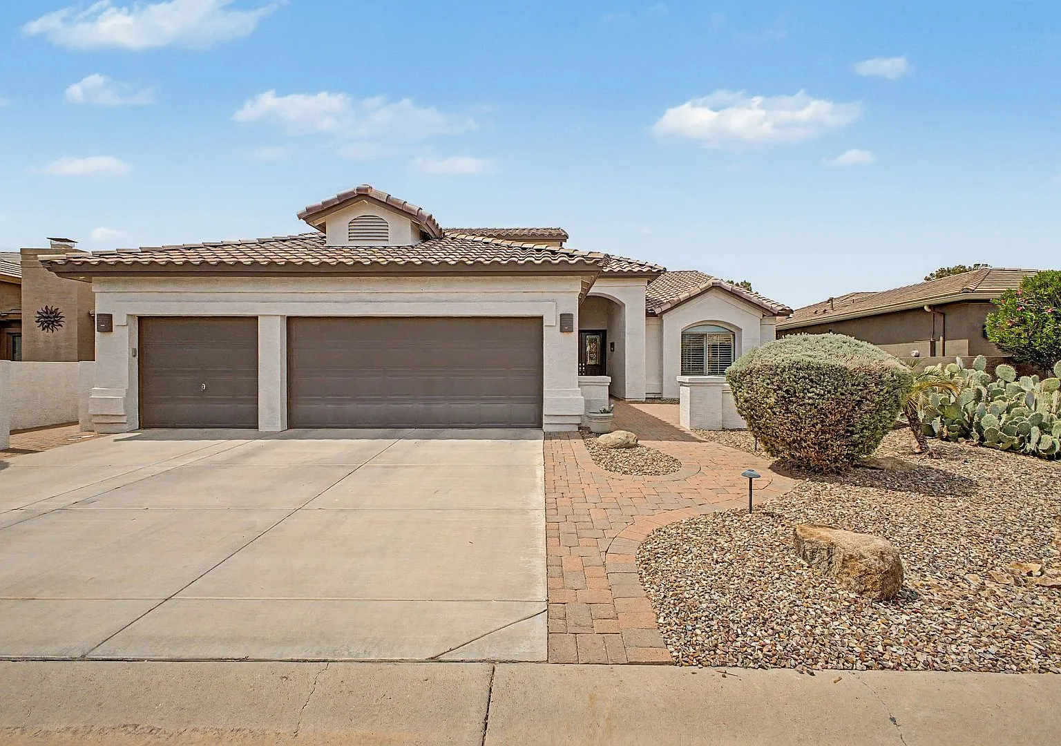 Golf Course property with Private pool/spa — Photo 2