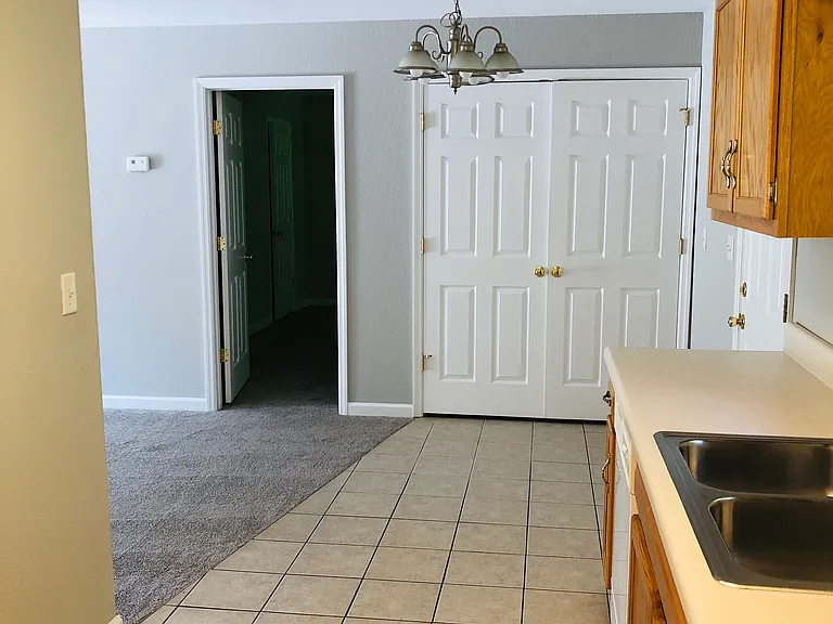 389 Pinewood Dr — Photo 5
