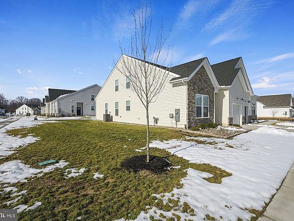 3rd image of 11 Kinsale Pl