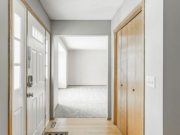 5th image of 2094 Heath Ave N