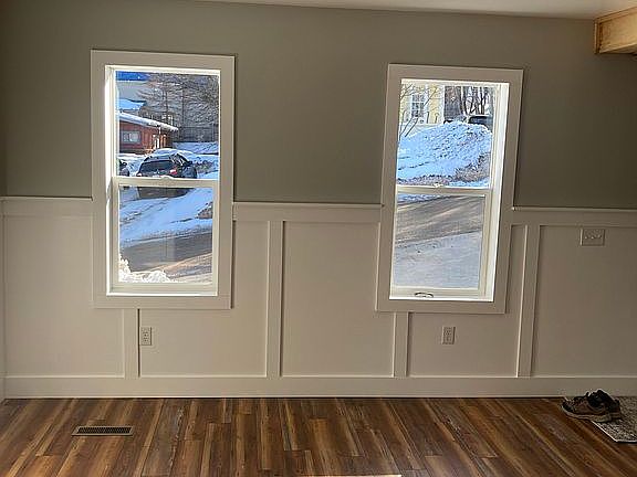 5th image of 302 Isle Royale St